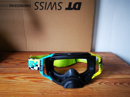 Oakley airbrake signature - oakley,